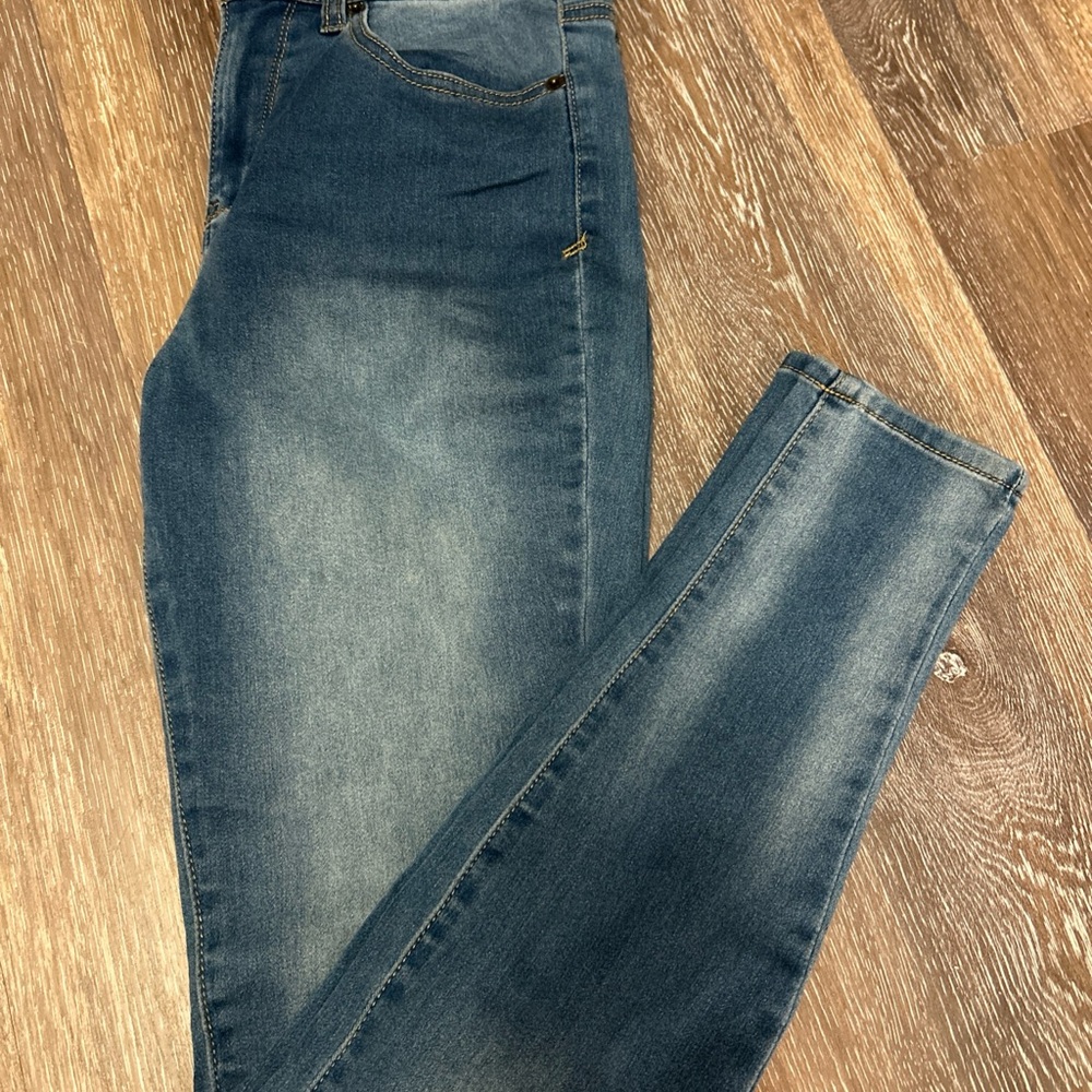 💙Mudd Women's Skinny Jeans in Faded Blue